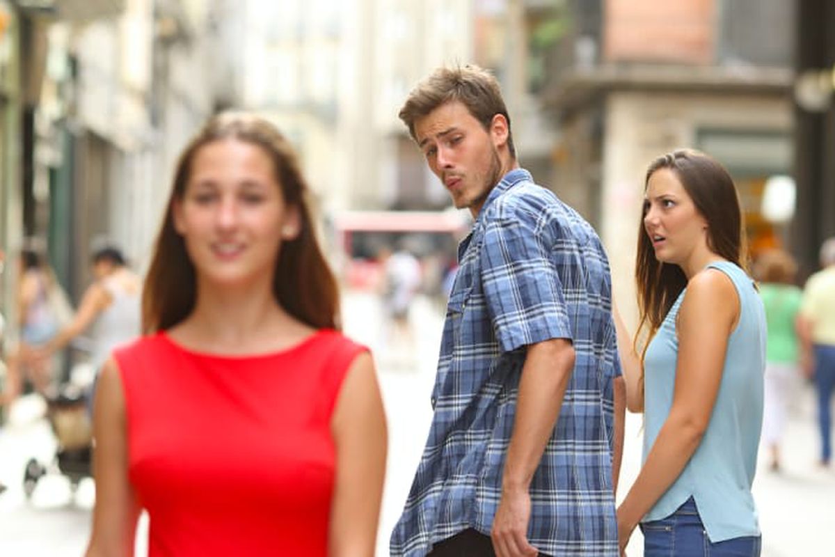 Distracted Boyfriend meme about Splendid Spoon
